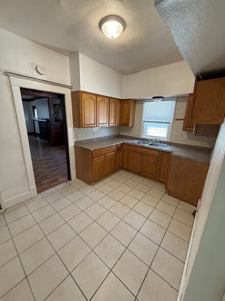 Building Photo - 307 E Arcadia Ave