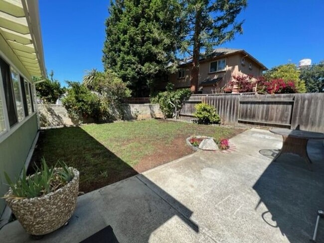 Building Photo - ~*~2BD/1BA Downtown Sunnyvale Charming Hom...