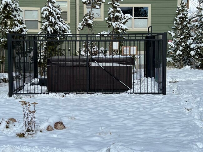 Building Photo - 115 Spinner St