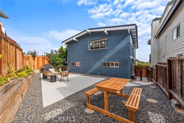 Building Photo - 25211 La Cresta Dr