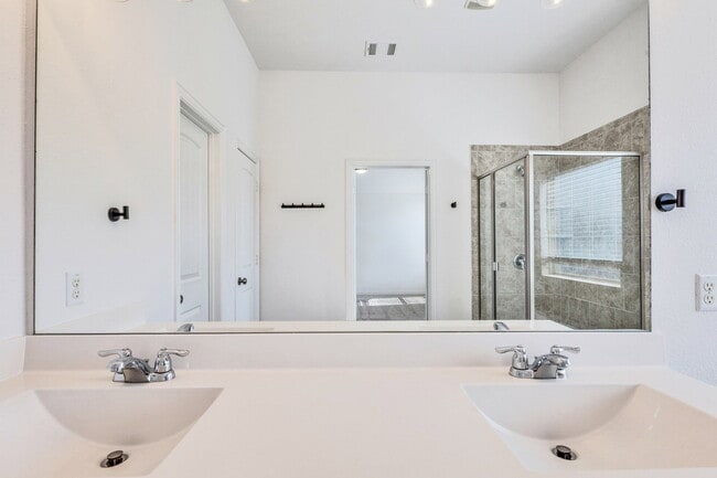 Building Photo - 120 Lily Turf Cove