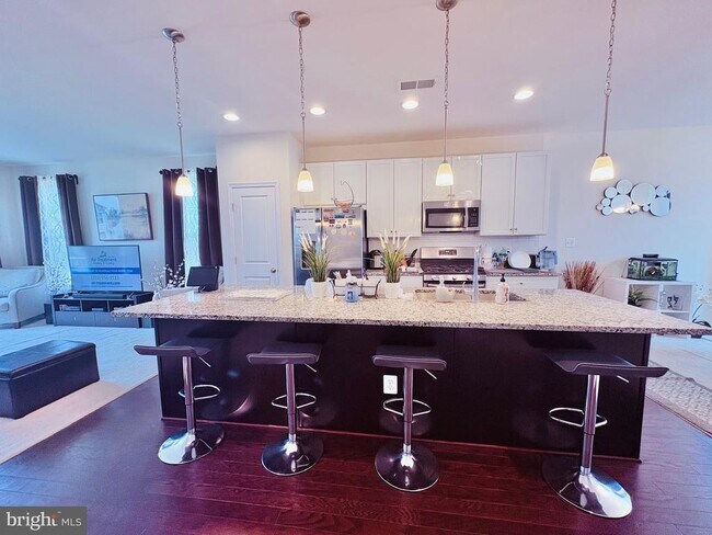 Building Photo - 438 Boxelder Dr