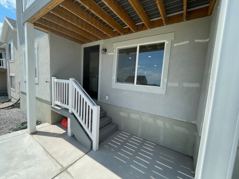 Building Photo - 946 N Olson Dr