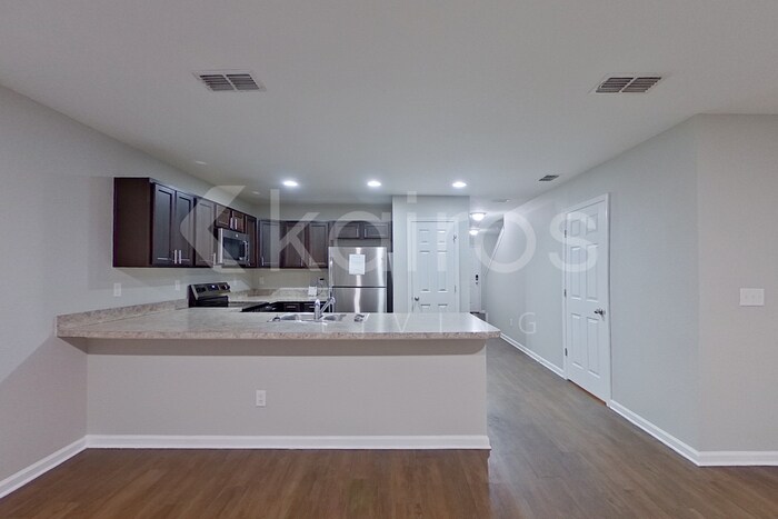 Building Photo - 1335 Mull St