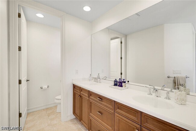 Building Photo - 10821 Vivaldi Ct