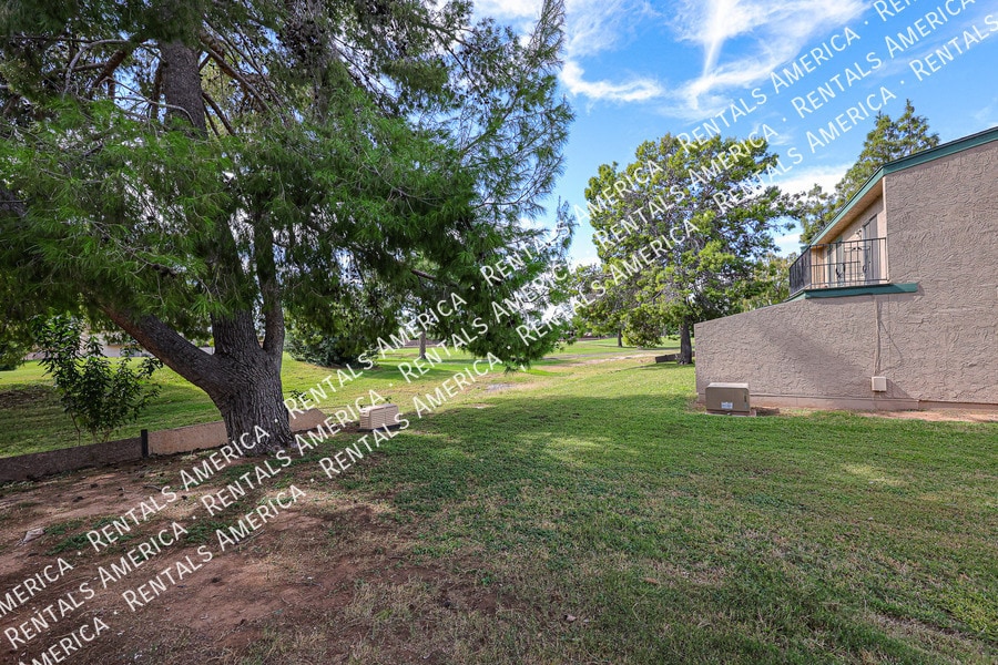 Building Photo - 4555 W Continental Dr