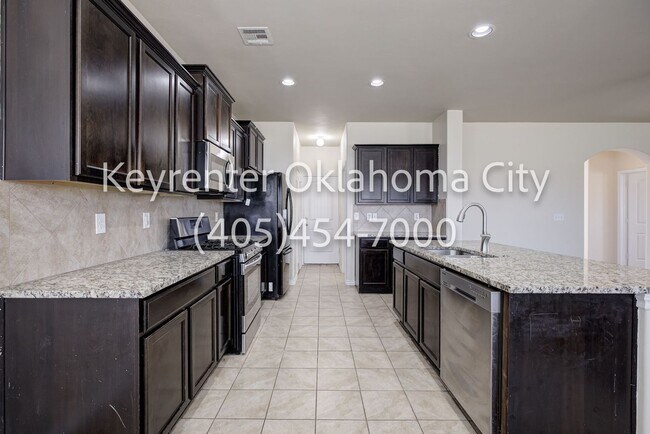 Building Photo - Stunning 5BD, 2 1/2 BTH Home Seconds away from John Kilpatrick Turnpike in YUKON!