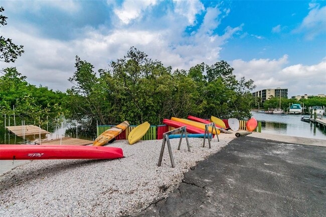 Building Photo - 900 Cove Cay Dr