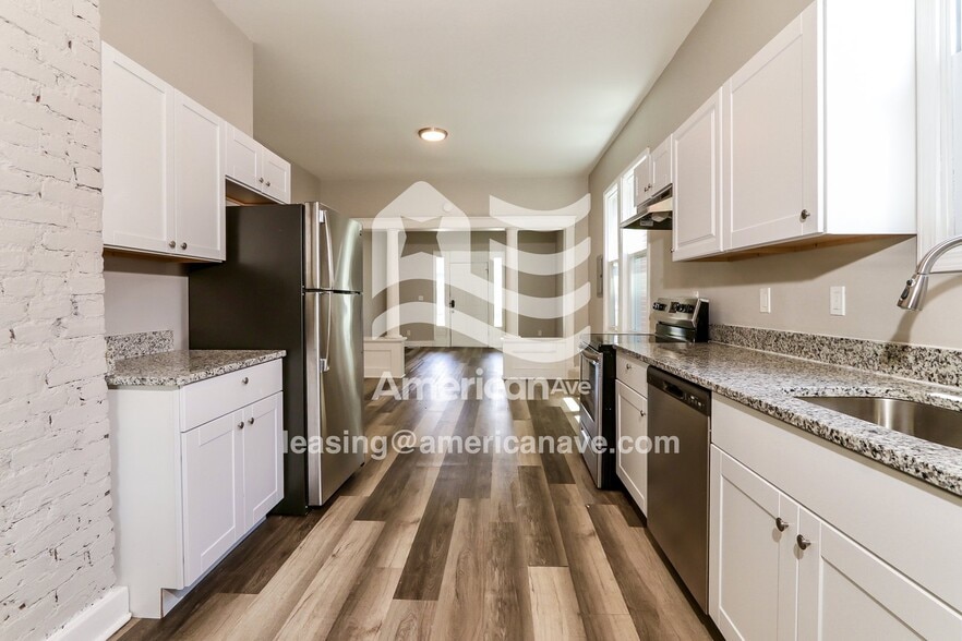 Building Photo - 624 S 38th St