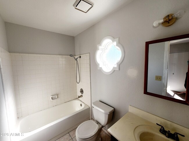 Building Photo - 5136 E Evergreen St