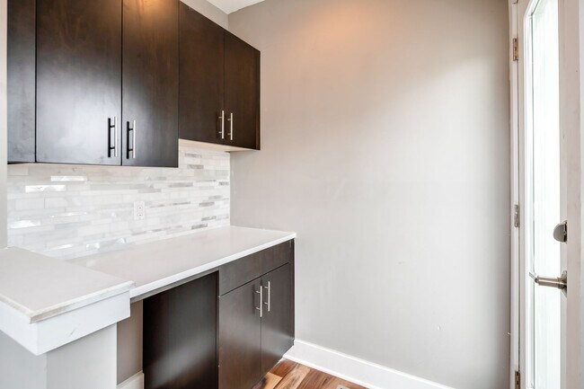 Building Photo - Northern Liberties Townhome with Garage