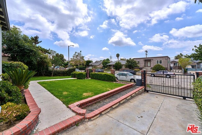 Building Photo - 1120 S Plymouth Blvd