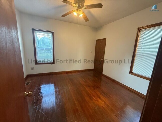 Building Photo - 137 Barnes St