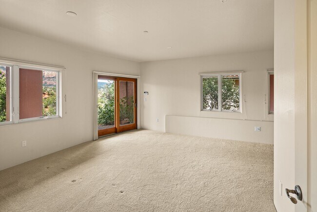 Building Photo - 227 Les Springs Dr