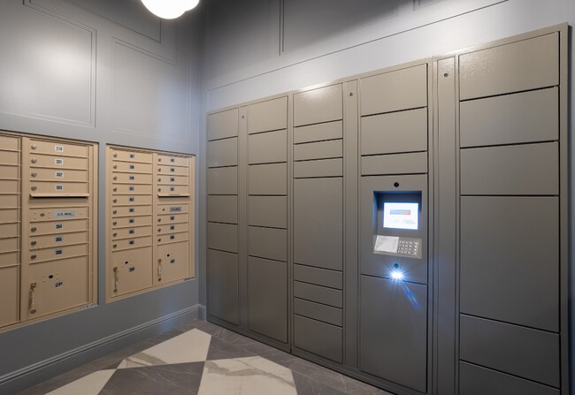 Building Photo - 5768 W 3rd St