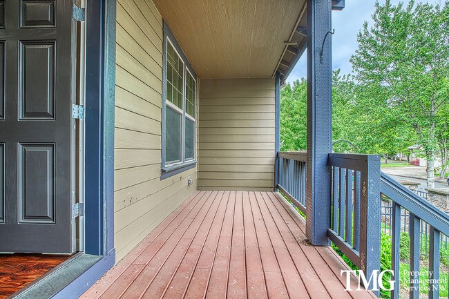 Building Photo - Gorgeous Four Bedroom Townhome in Hillsboro!