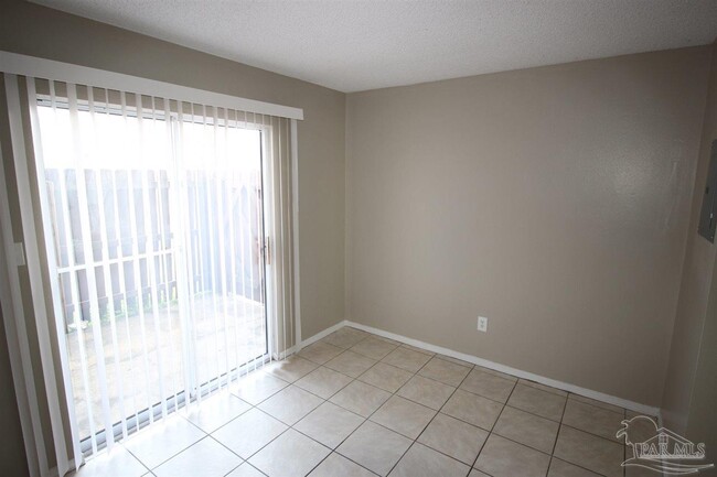 Building Photo - 672 S 72nd Ave