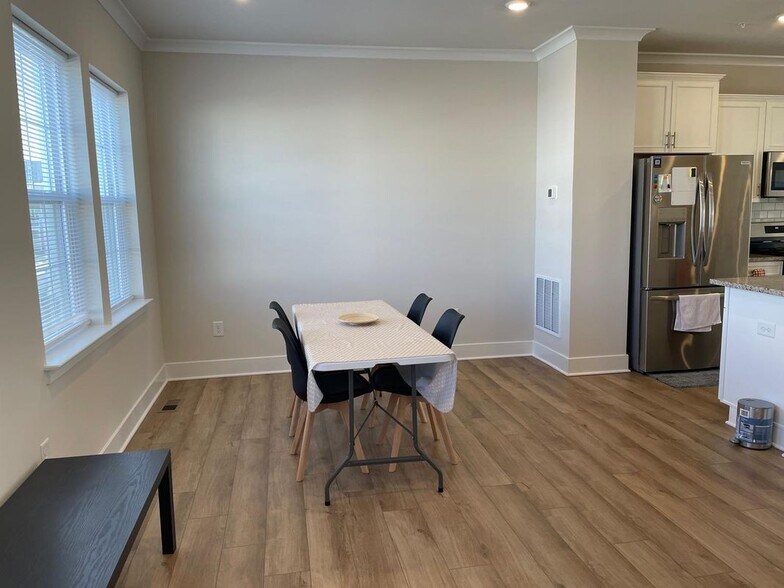 Building Photo - 1235 Greylock Ln