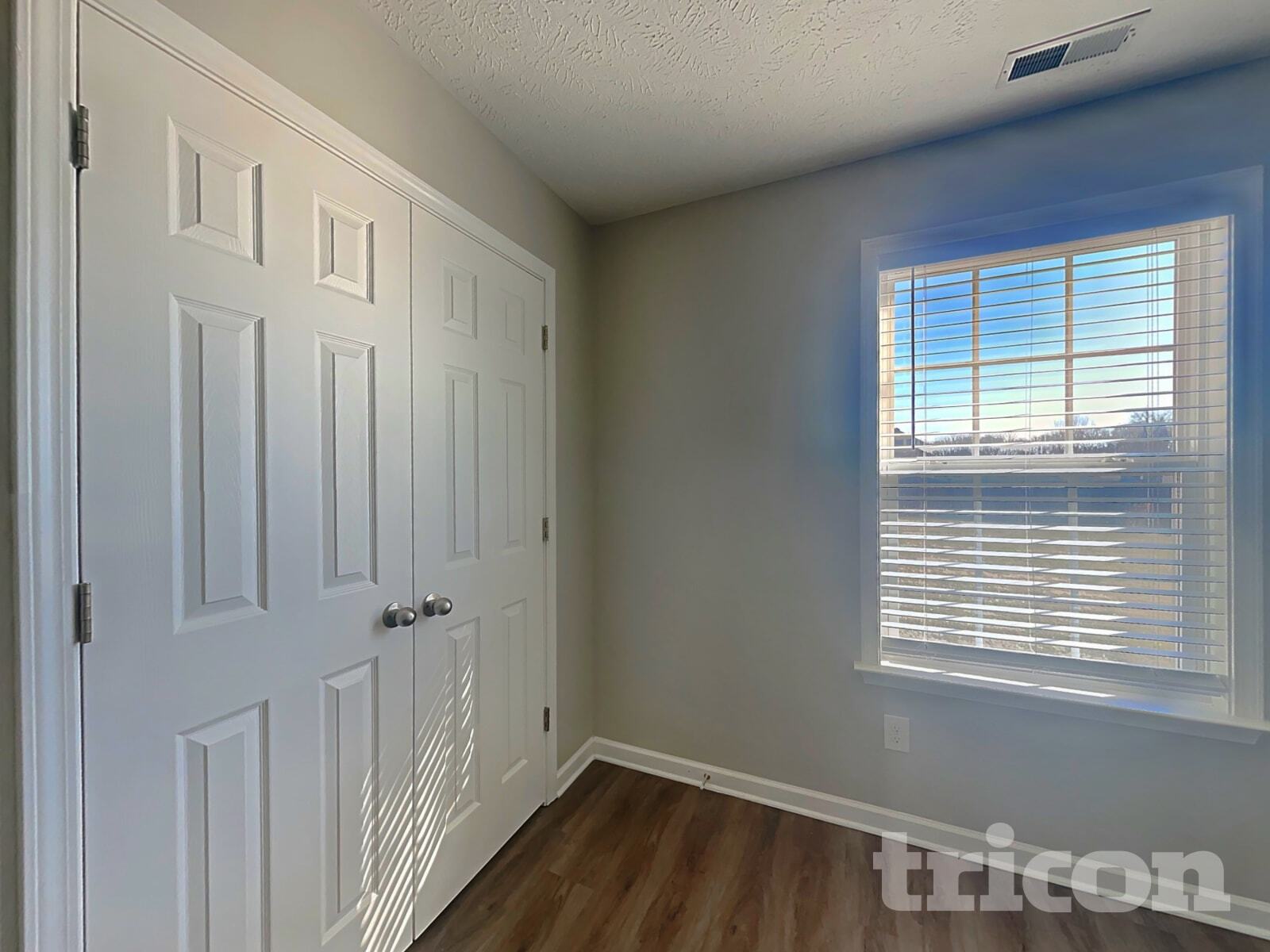 Building Photo - 901 Laramie Ct