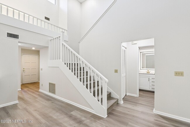 Building Photo - 144 La Pasada Cir W