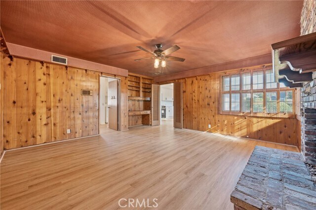 Building Photo - 1033 Encino Ave