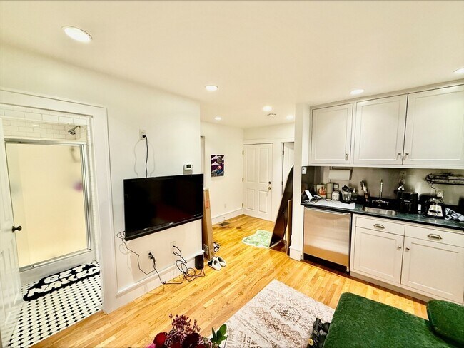 Building Photo - 11 Thacher Ct