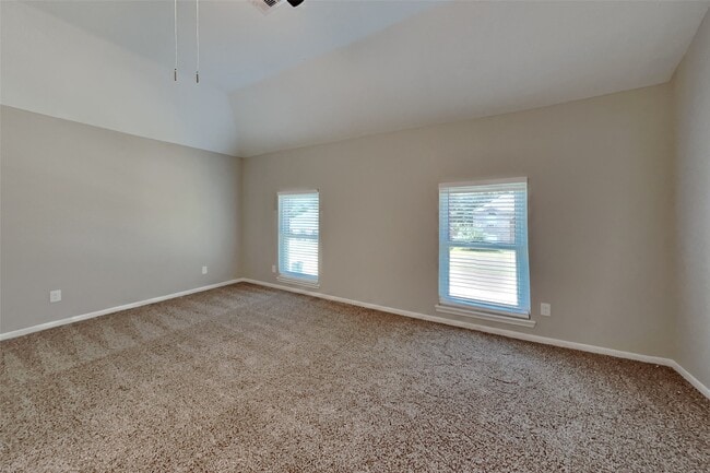 Building Photo - 1021 Glenview Dr