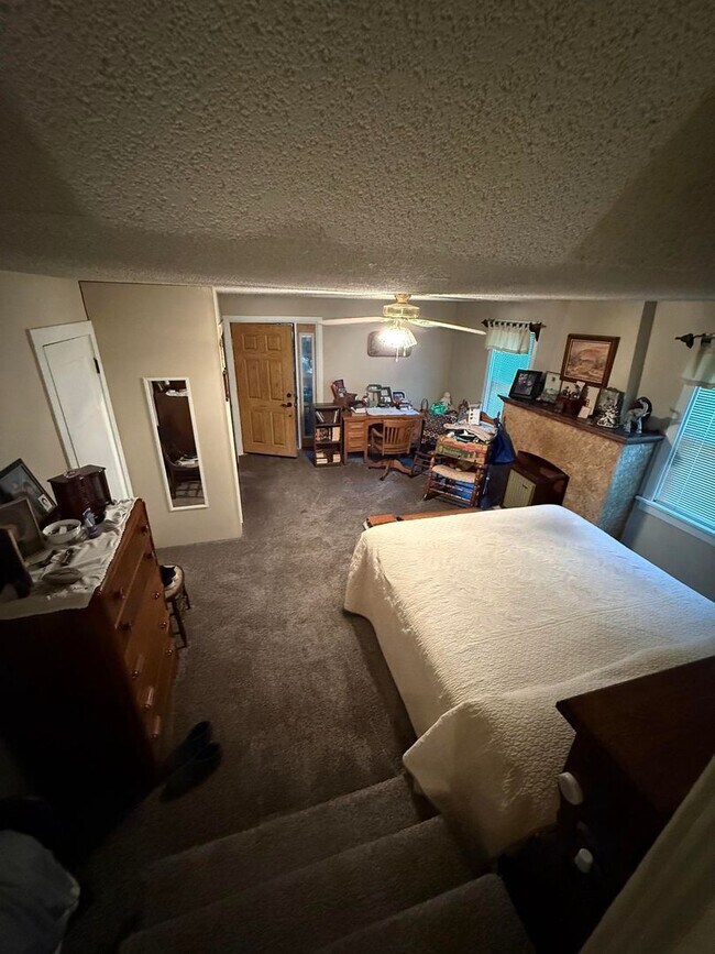 Building Photo - Warm & Furnished 2BR Home Near Billings Cl...