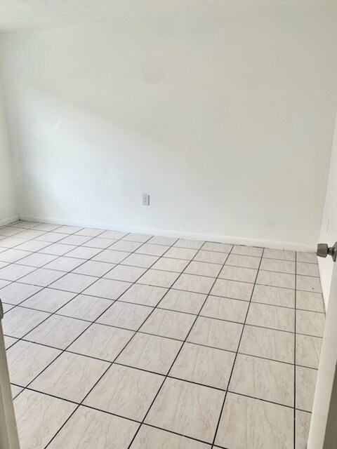 Second Room/ Cuarto - 6055 W 19th Ave