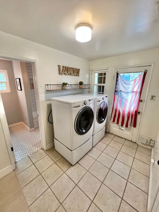 Building Photo - Spacious Remodeled Home Near El Dorado Park