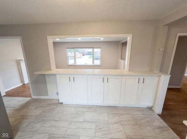 Building Photo - 10209 Broadway St