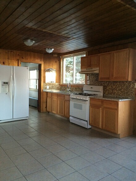 Building Photo - 401 E Ryan Rd