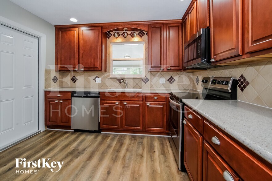 Building Photo - 156 Foxridge Rd