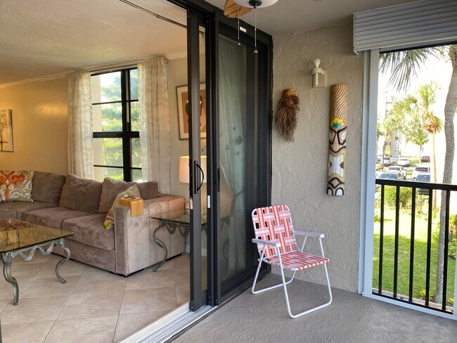 Building Photo - 4 Royal Palm Way