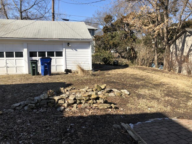 Building Photo - 2043 New Hampshire St