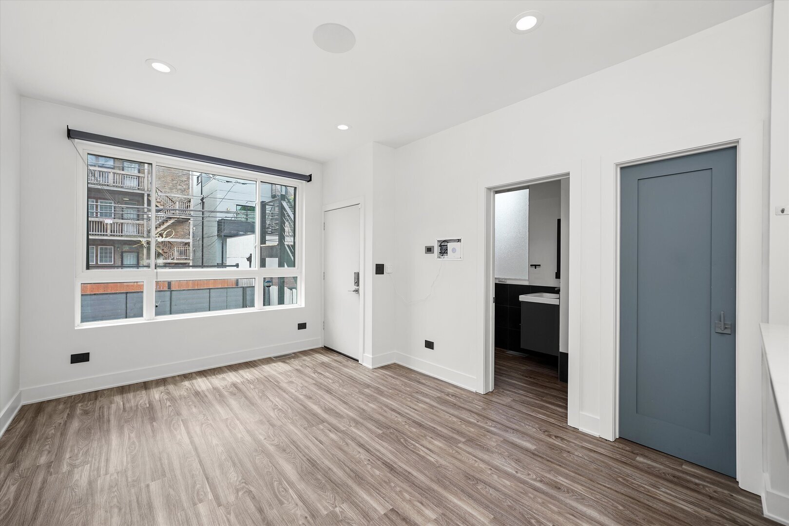 Building Photo - 2915 W Lyndale St