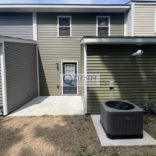 Building Photo - 317 Willow Dr