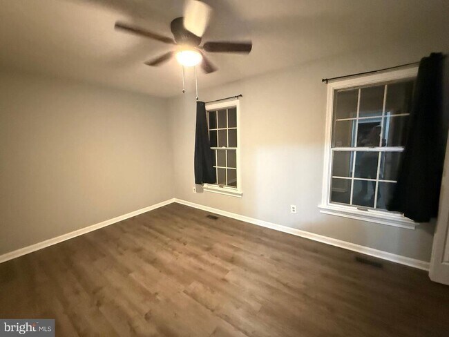 Building Photo - 3965 Pepperidge Ct