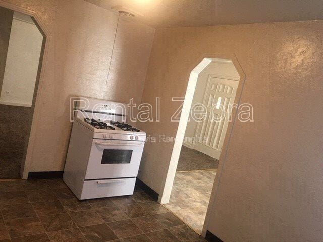 Building Photo - 104 E Donna Dr