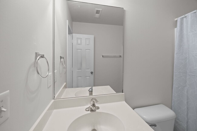 Building Photo - Charming Summerville Rental