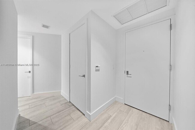 Building Photo - 121 NE 34th St