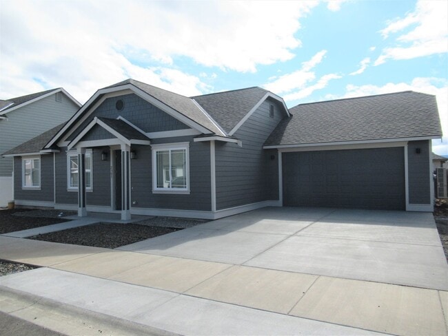 Building Photo - BONUS RENT SPECIAL! Exceptional 3 Bed, 2 B...