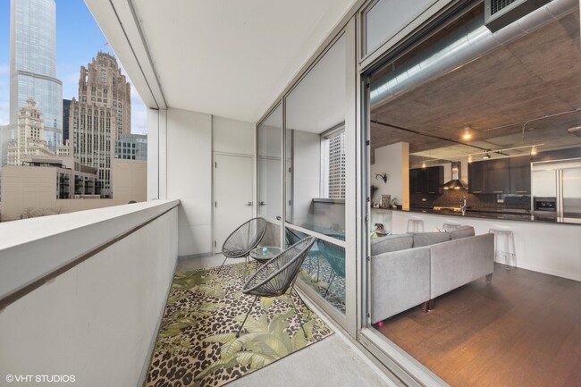 Building Photo - 240 E Illinois St