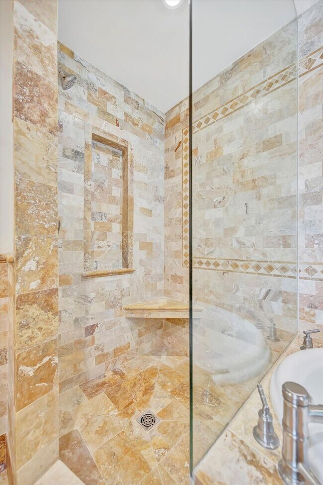 Building Photo - Beautiful West of the Trail 3-Bed/2-Bath H...