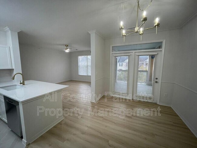 Building Photo - 130 River Landing Dr