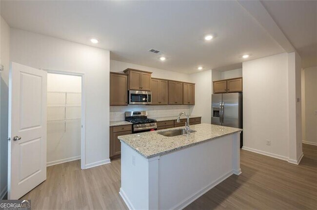 Building Photo - 182 Parkwood Dr