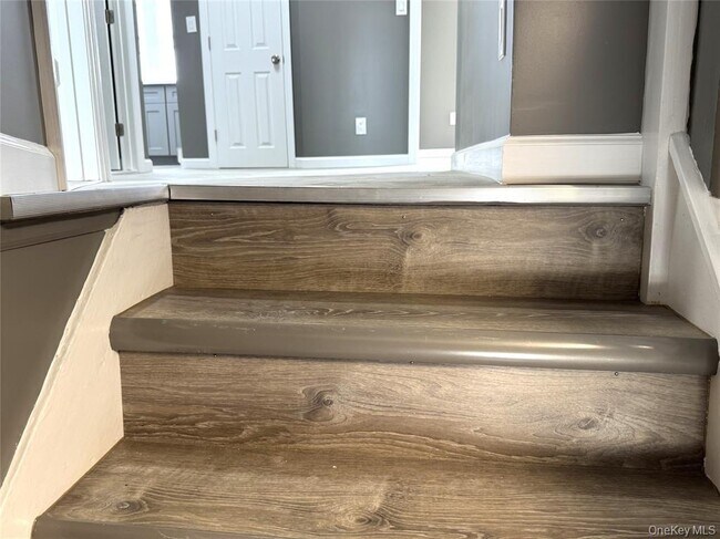 Building Photo - 23 Collegeview Ave