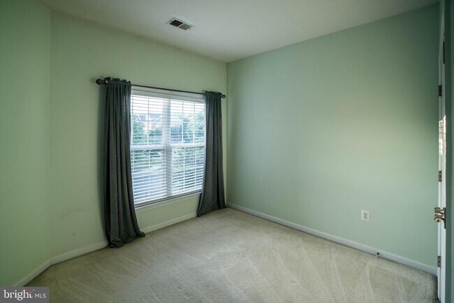 Building Photo - 9571 Linnett Hill Dr