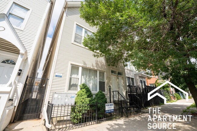 Building Photo - 2438 N Ashland Ave