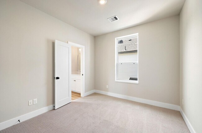 Building Photo - 5831 Francis Oak Ln